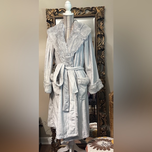 Pottery Barn Soft Grey Faux Fur Robe - Picture 1 of 6
